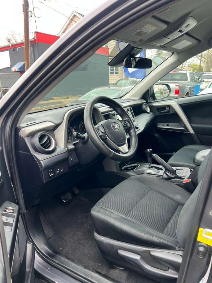 Toyota RAV4 LE AWD 2018