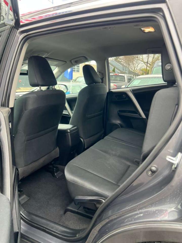 Toyota RAV4 LE AWD 2018