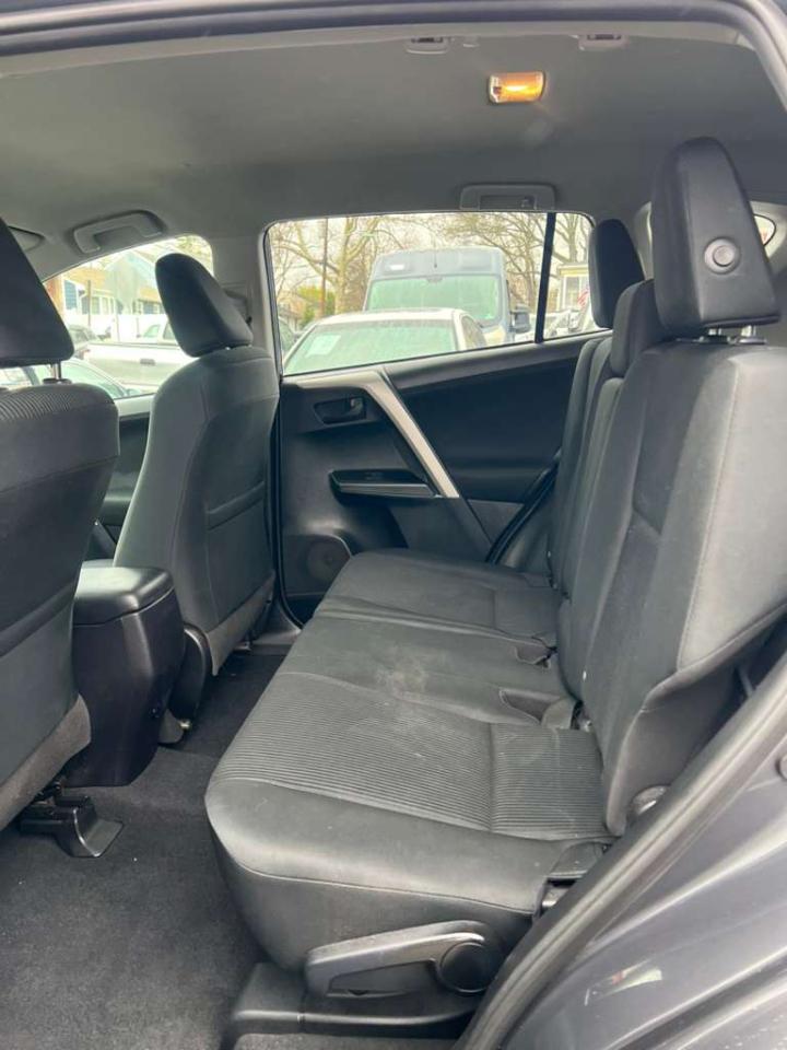 Toyota RAV4 LE AWD 2018