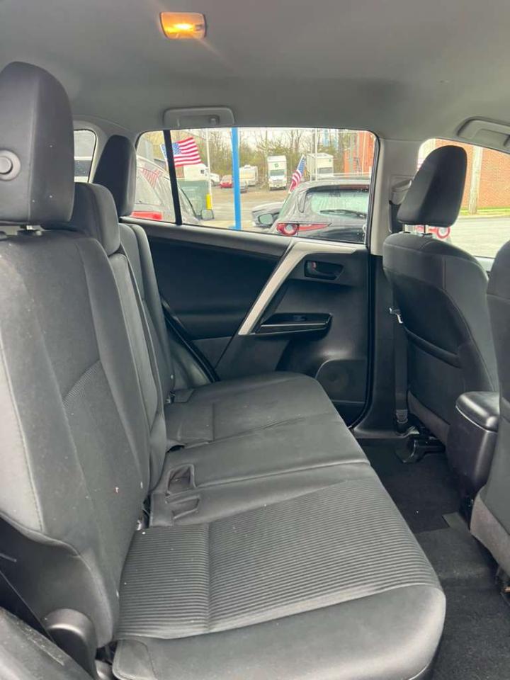 Toyota RAV4 LE AWD 2018