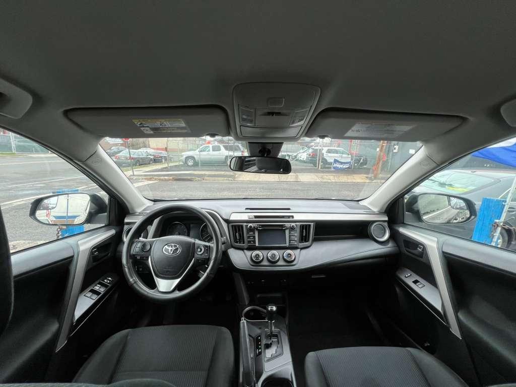 Toyota RAV4 LE AWD 2018