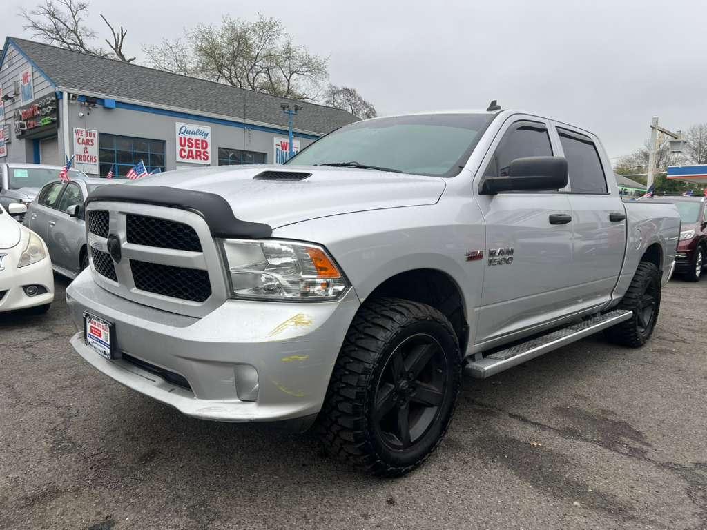 RAM 1500 Express 4x4 Crew Cab 5'7" Box 2014