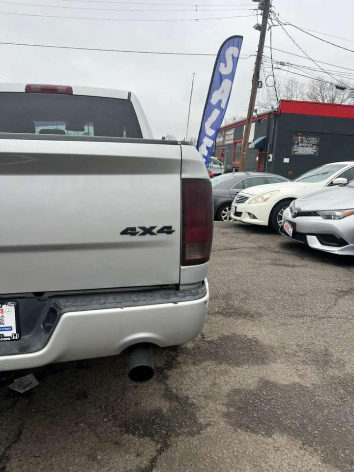 RAM 1500 Express 4x4 Crew Cab 5'7" Box 2014