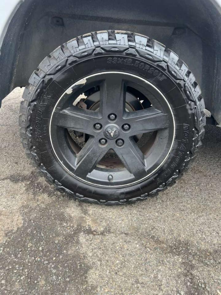 RAM 1500 Express 4x4 Crew Cab 5'7" Box 2014