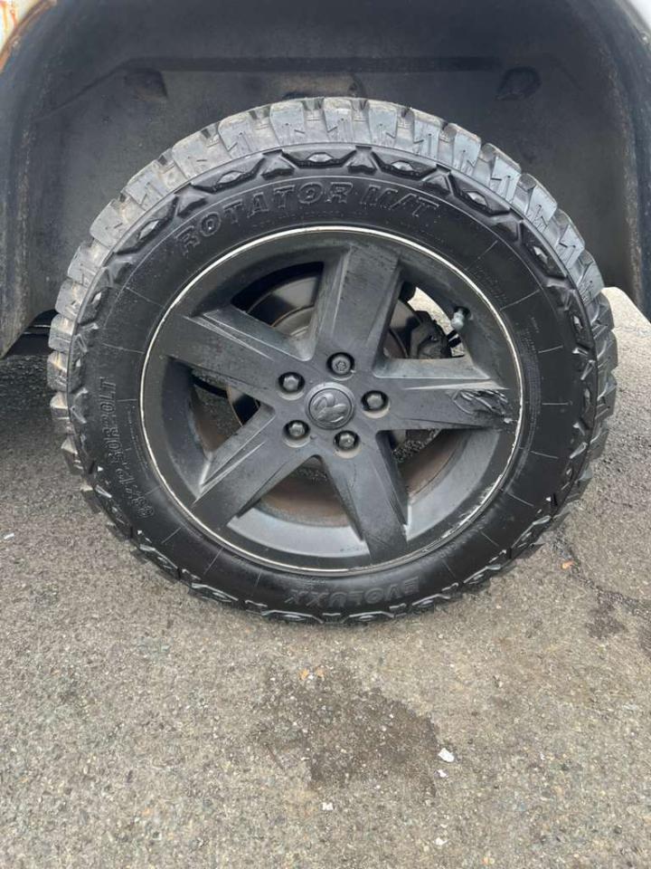 RAM 1500 Express 4x4 Crew Cab 5'7" Box 2014