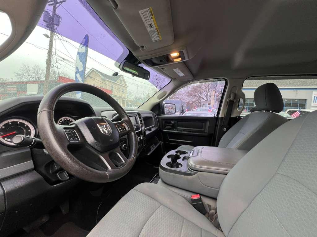 RAM 1500 Express 4x4 Crew Cab 5'7" Box 2014