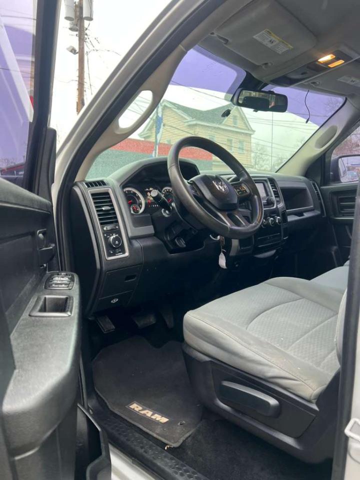 RAM 1500 Express 4x4 Crew Cab 5'7" Box 2014