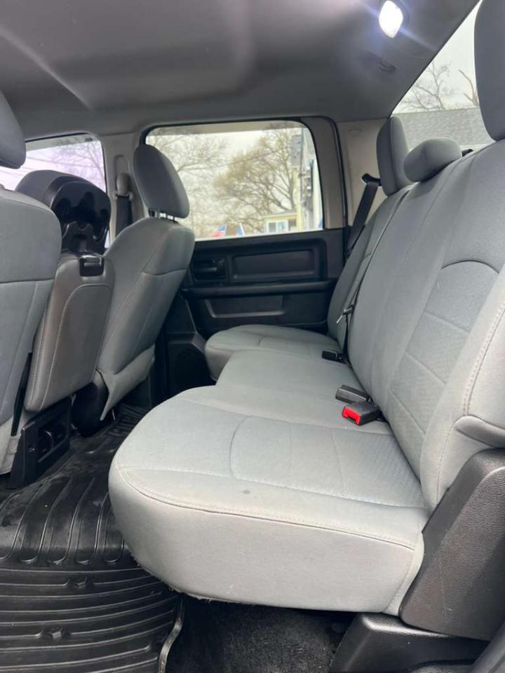 RAM 1500 Express 4x4 Crew Cab 5'7" Box 2014