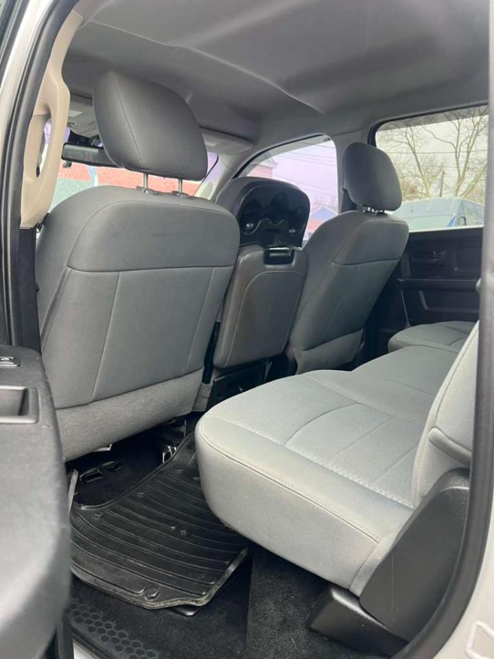 RAM 1500 Express 4x4 Crew Cab 5'7" Box 2014