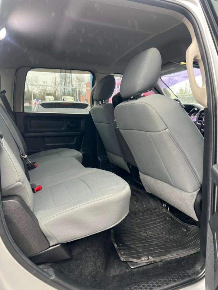 RAM 1500 Express 4x4 Crew Cab 5'7" Box 2014