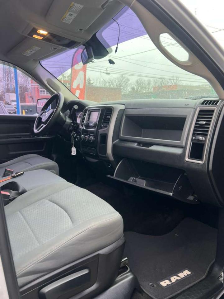 RAM 1500 Express 4x4 Crew Cab 5'7" Box 2014