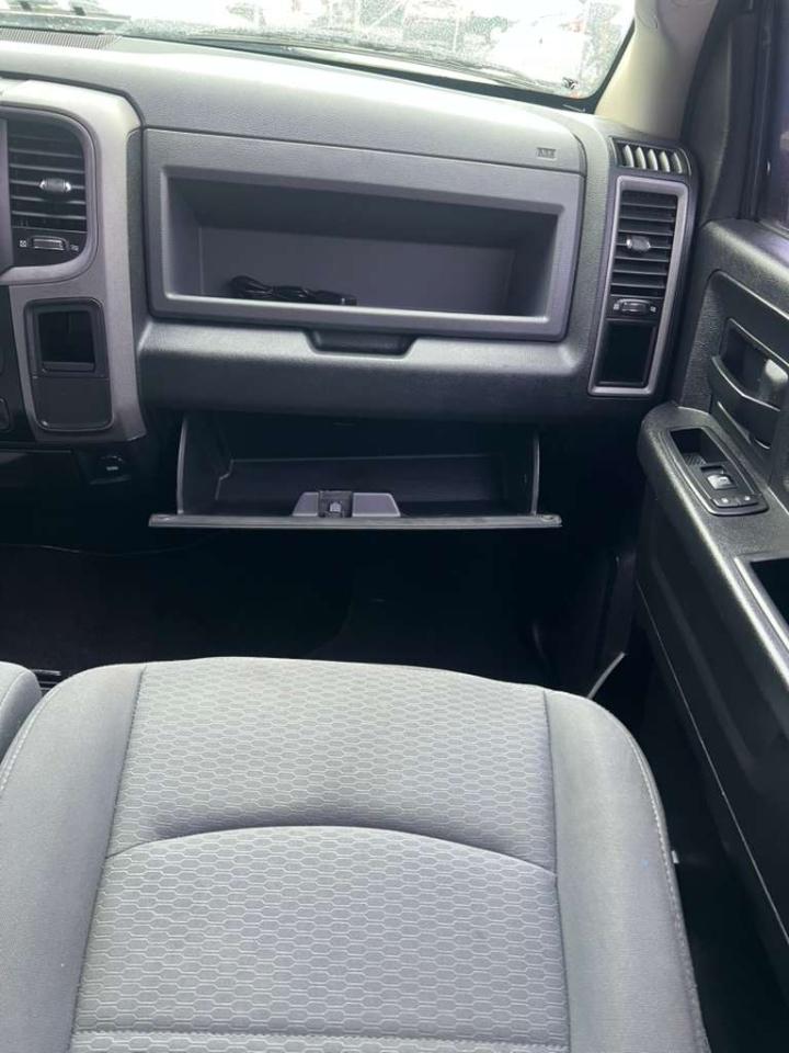 RAM 1500 Express 4x4 Crew Cab 5'7" Box 2014