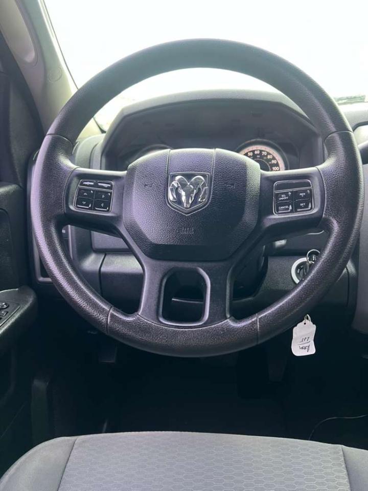 RAM 1500 Express 4x4 Crew Cab 5'7" Box 2014