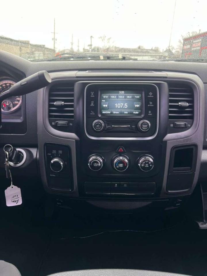 RAM 1500 Express 4x4 Crew Cab 5'7" Box 2014