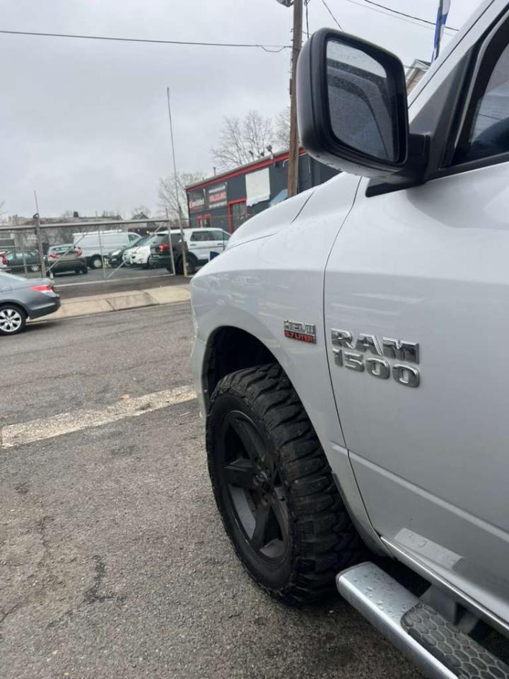 RAM 1500 Express 4x4 Crew Cab 5'7" Box 2014