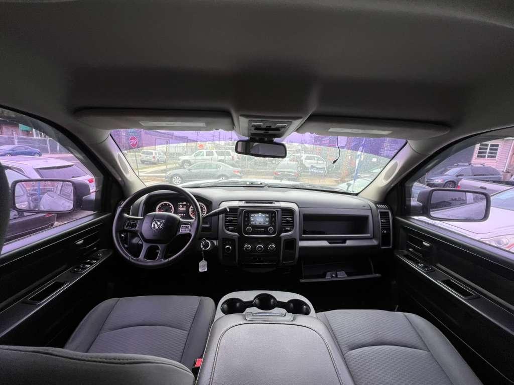 RAM 1500 Express 4x4 Crew Cab 5'7" Box 2014