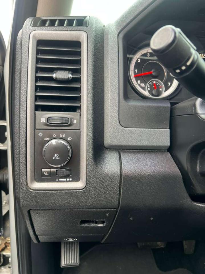 RAM 1500 Express 4x4 Crew Cab 5'7" Box 2014