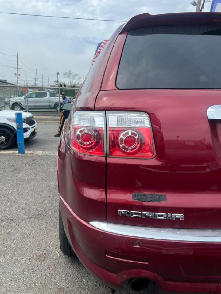 GMC Acadia Denali AWD 2011