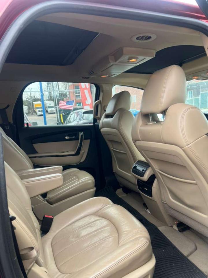 GMC Acadia Denali AWD 2011