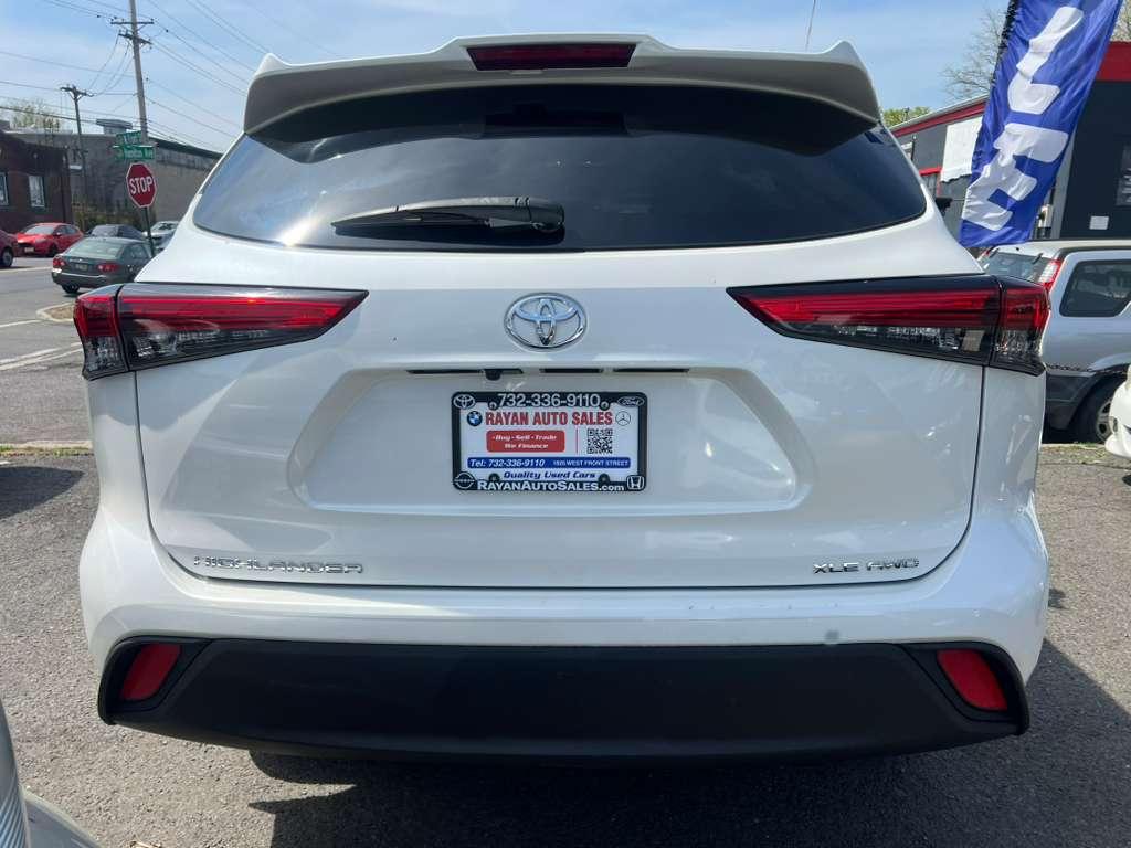 Toyota Highlander XLE AWD V6 2021