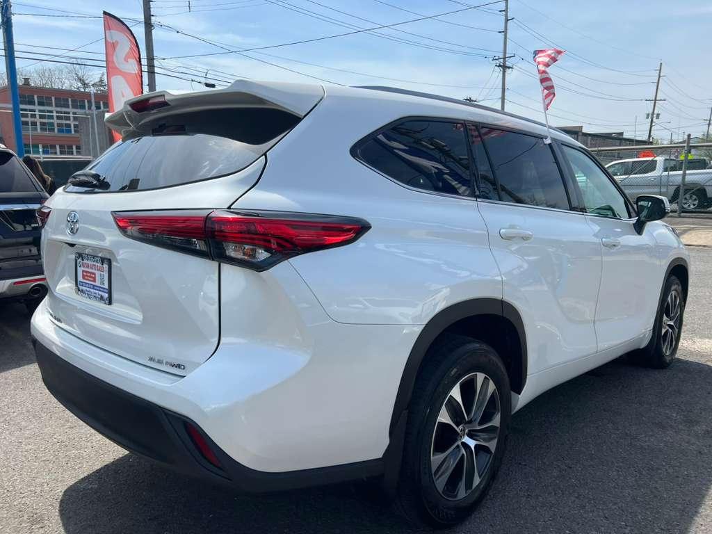 Toyota Highlander XLE AWD V6 2021