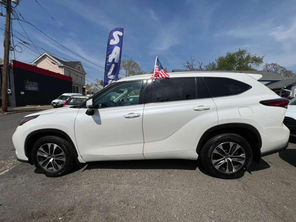 Toyota Highlander XLE AWD V6 2021