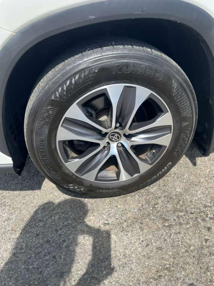 Toyota Highlander XLE AWD V6 2021