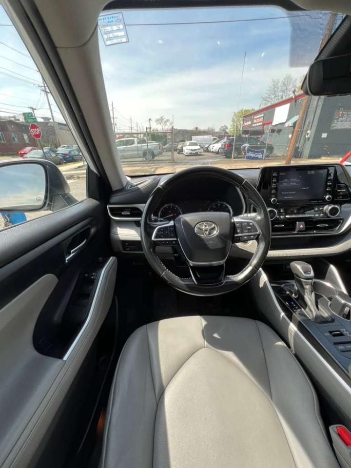 Toyota Highlander XLE AWD V6 2021