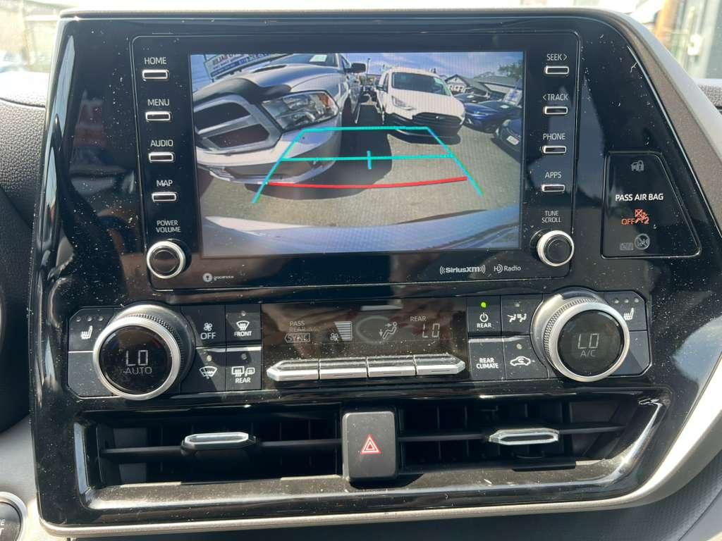 Toyota Highlander XLE AWD V6 2021