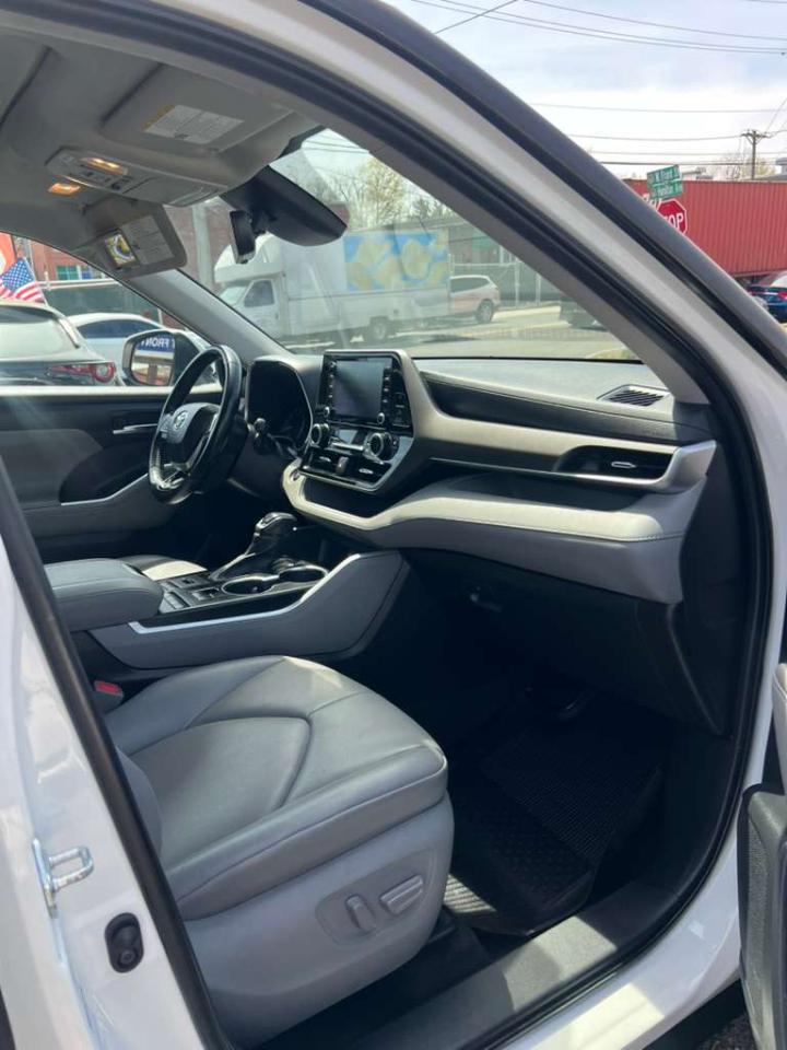 Toyota Highlander XLE AWD V6 2021