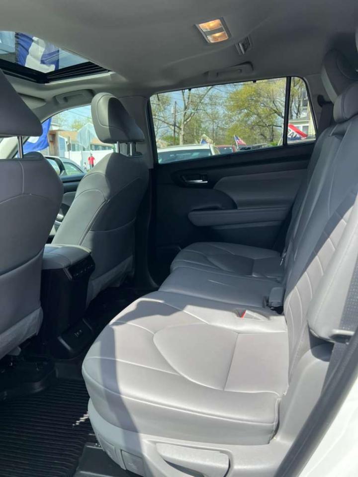 Toyota Highlander XLE AWD V6 2021