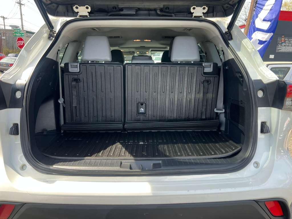 Toyota Highlander XLE AWD V6 2021