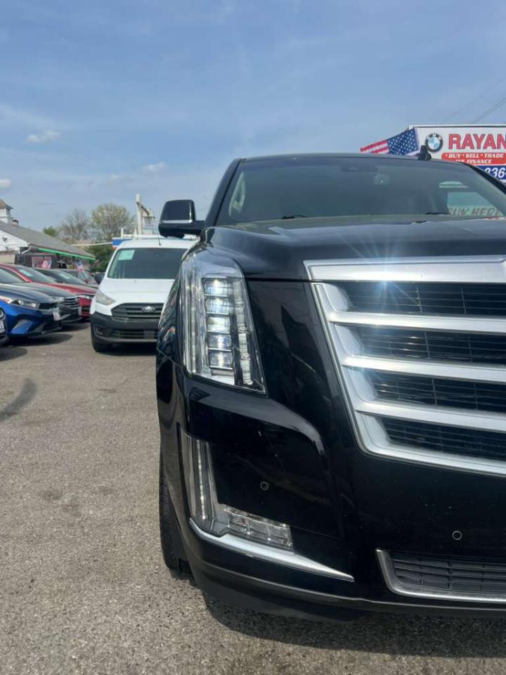 Cadillac Escalade ESV Luxury 4WD 2016