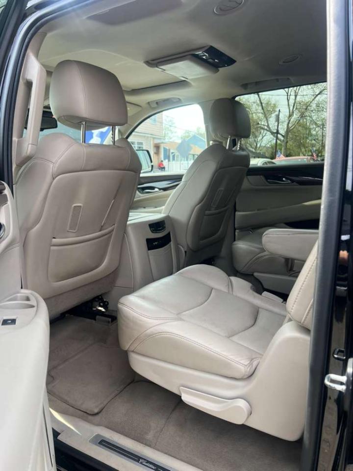 Cadillac Escalade ESV Luxury 4WD 2016
