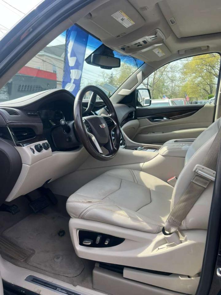 Cadillac Escalade ESV Luxury 4WD 2016