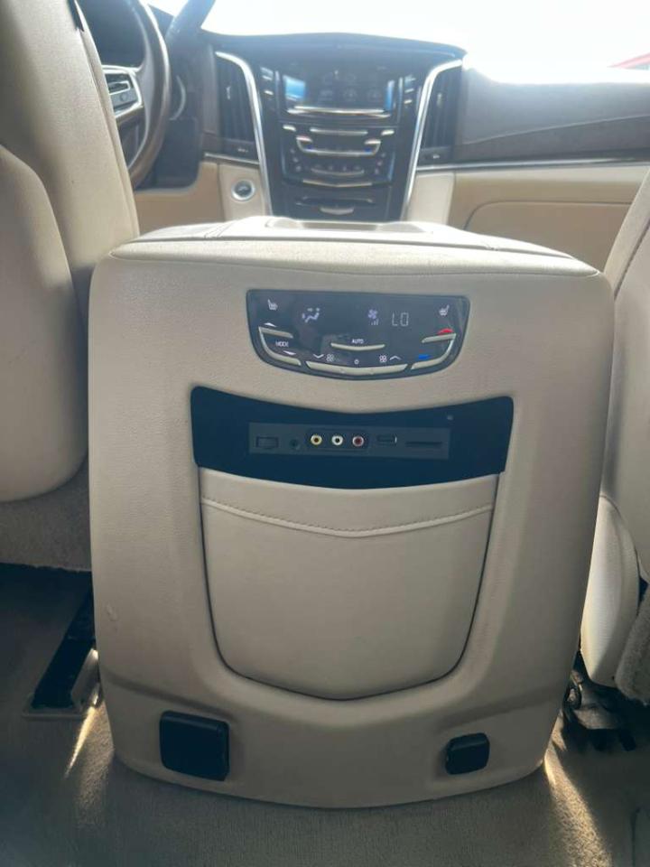 Cadillac Escalade ESV Luxury 4WD 2016