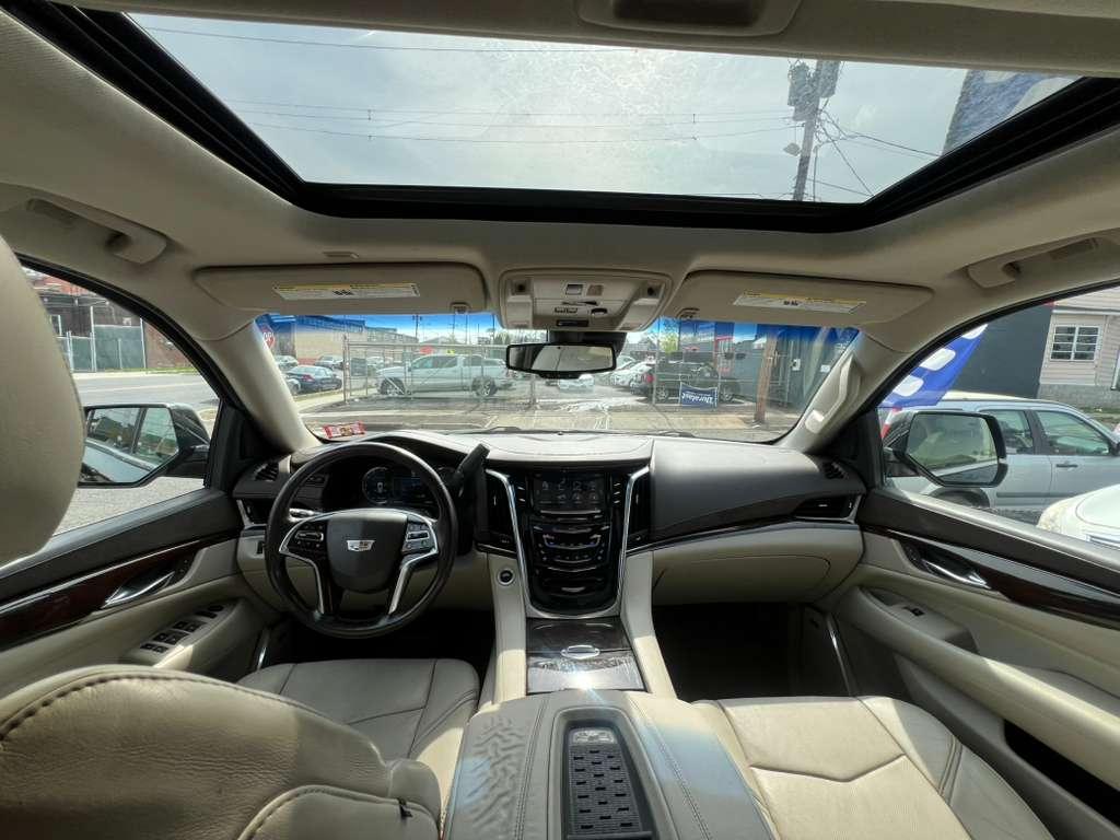 Cadillac Escalade ESV Luxury 4WD 2016