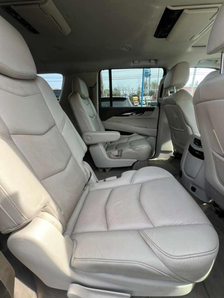 Cadillac Escalade ESV Luxury 4WD 2016