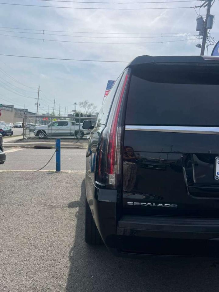 Cadillac Escalade ESV Luxury 4WD 2016