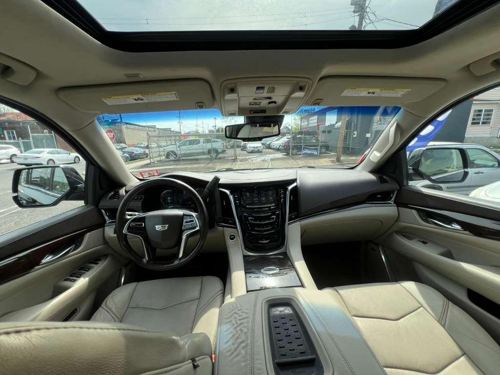 Cadillac Escalade ESV Luxury 4WD 2016