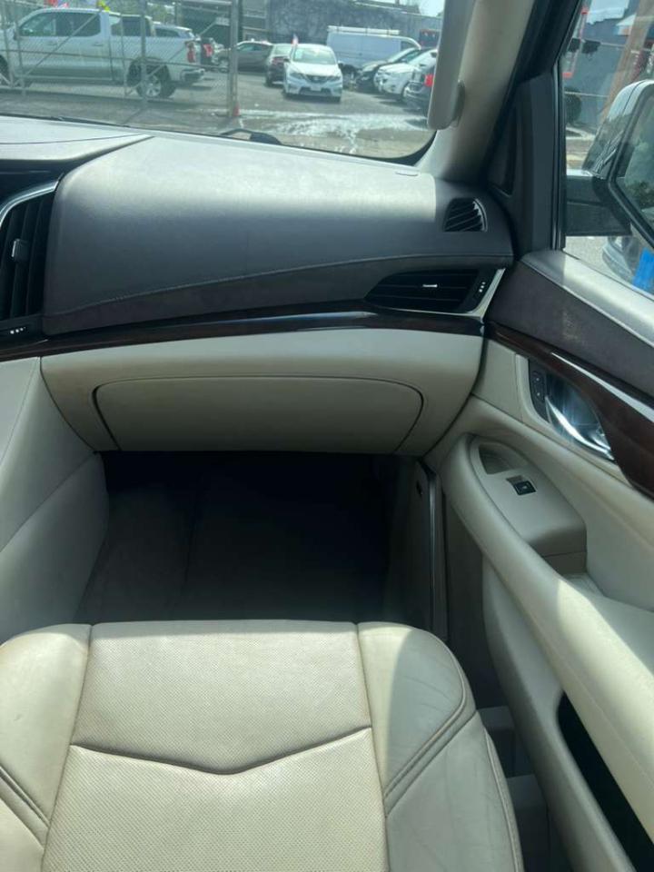 Cadillac Escalade ESV Luxury 4WD 2016