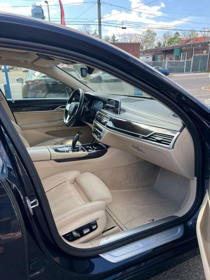 BMW 7-Series 750i xDrive 2016