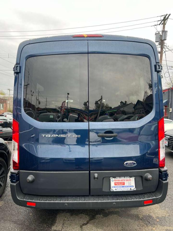 Ford Transit 350 Wagon Med. Roof XL w/Sliding Pass. 148-in. WB 2016