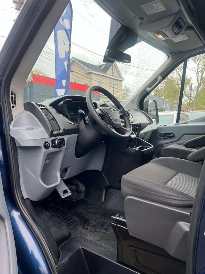 Ford Transit 350 Wagon Med. Roof XL w/Sliding Pass. 148-in. WB 2016