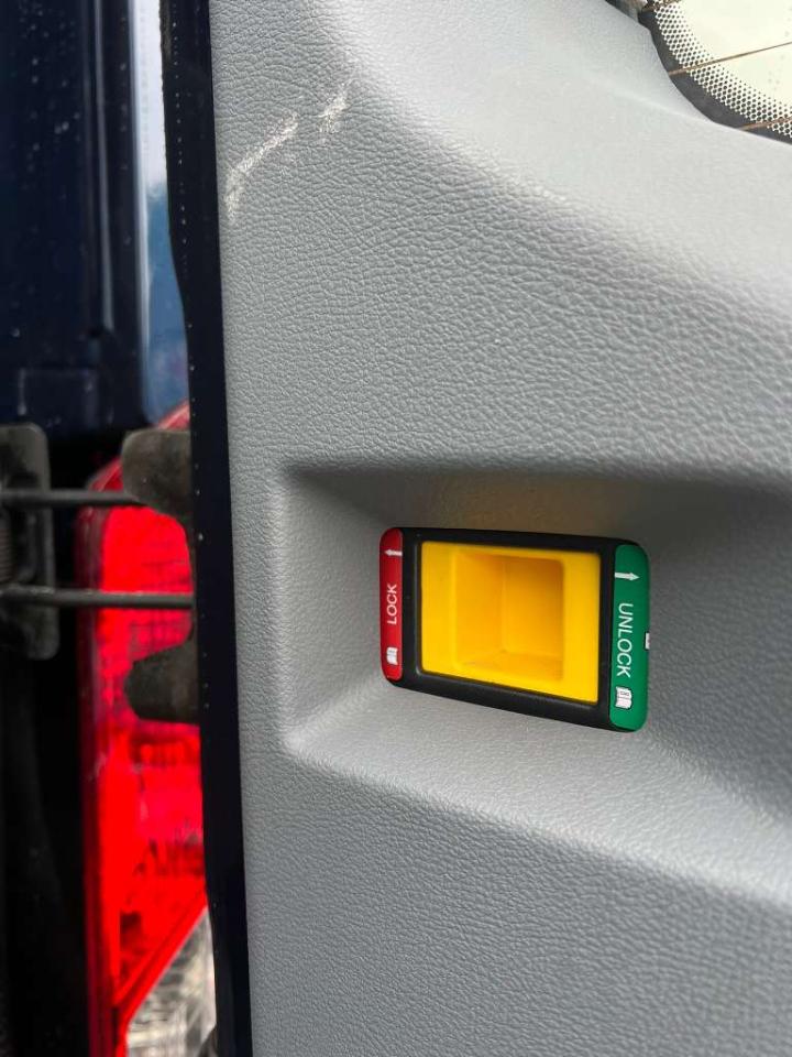 Ford Transit 350 Wagon Med. Roof XL w/Sliding Pass. 148-in. WB 2016