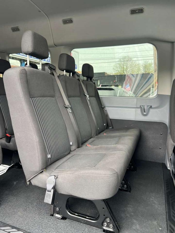 Ford Transit 350 Wagon Med. Roof XL w/Sliding Pass. 148-in. WB 2016