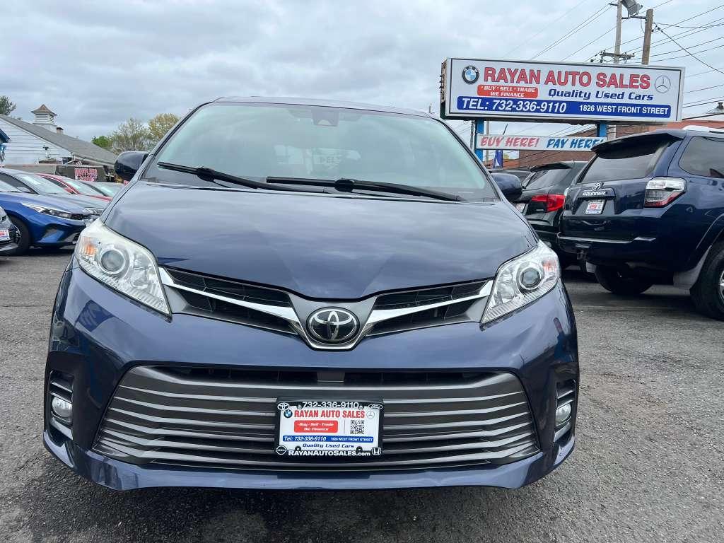 Toyota Sienna XLE 7-Passenger AWD 2020