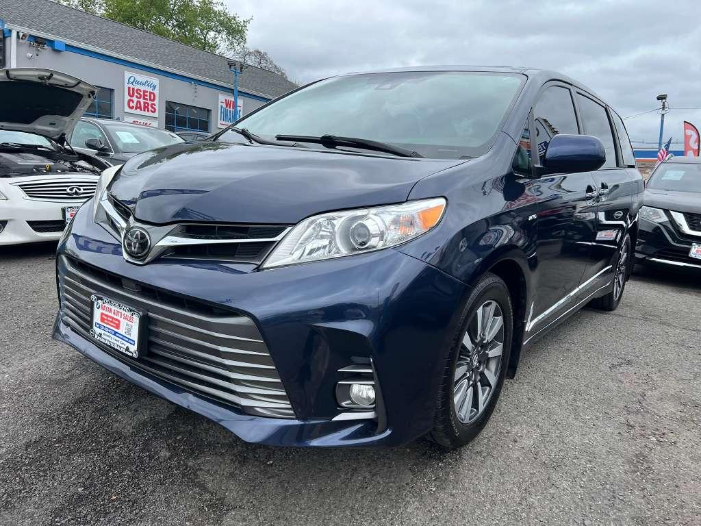 Toyota Sienna XLE 7-Passenger AWD 2020
