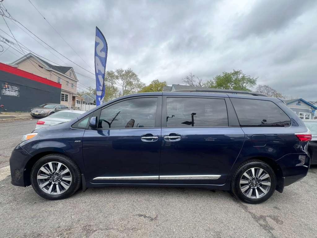 Toyota Sienna XLE 7-Passenger AWD 2020