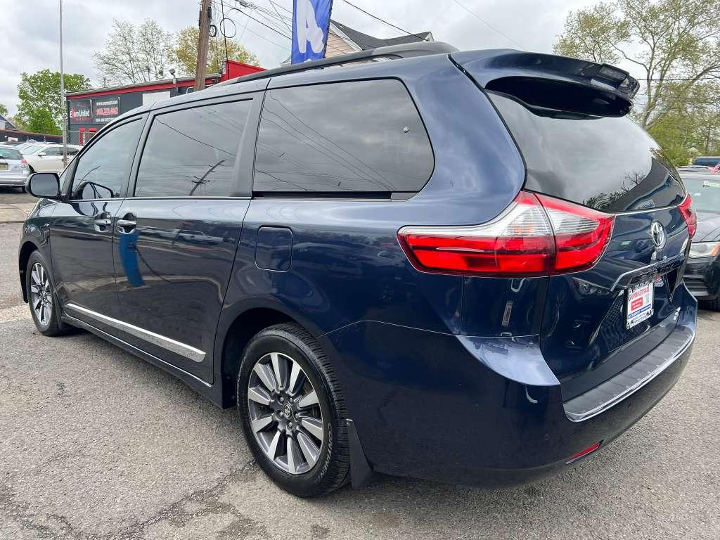 Toyota Sienna XLE 7-Passenger AWD 2020